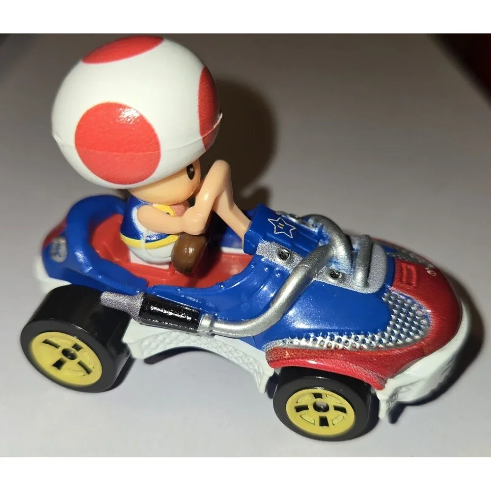 Mario Kart Hot Wheels Toad Standard Kart Die-Cast Car 2.25